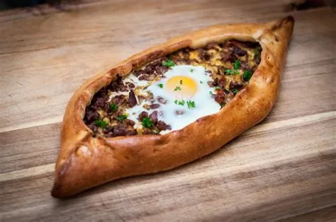   Pide: Pyszna podróż do świata orientalnych smaków i aromatycznego pieczywa!